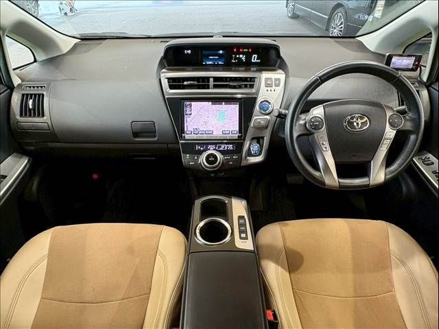 TOYOTA PRIUS Alpha 2015