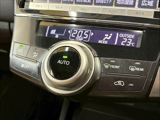 TOYOTA PRIUS Alpha 2015