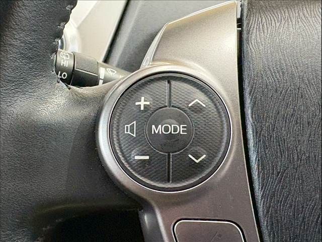 TOYOTA PRIUS Alpha 2015