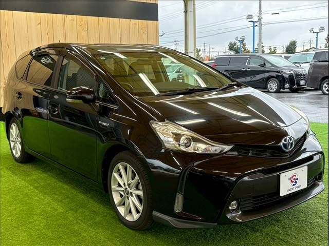 TOYOTA PRIUS Alpha 2015