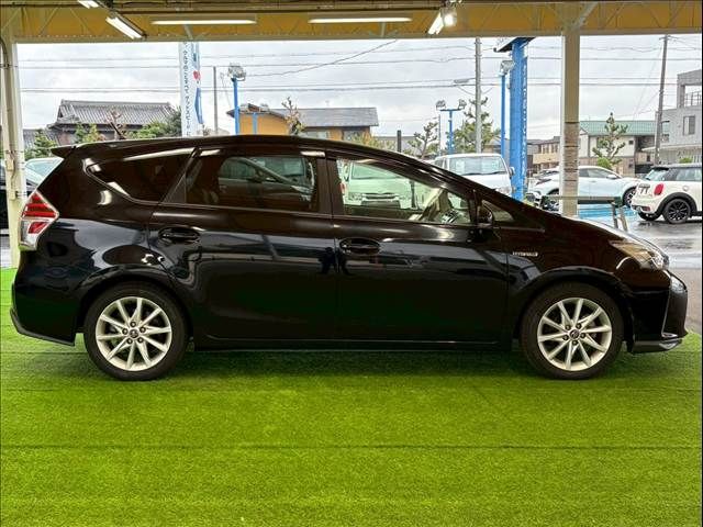 TOYOTA PRIUS Alpha 2015