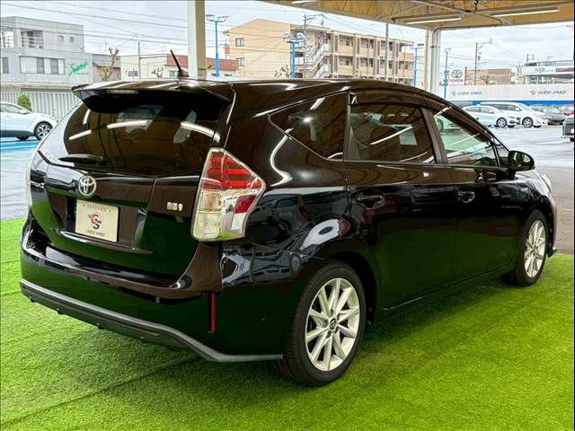 TOYOTA PRIUS Alpha 2015