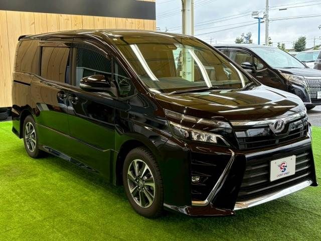 TOYOTA VOXY 2017