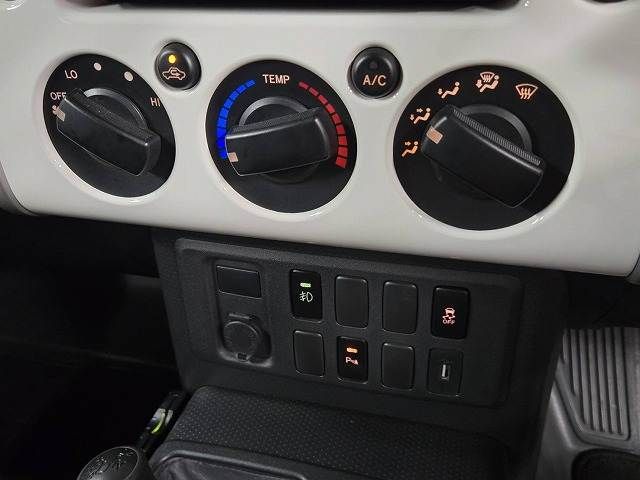 TOYOTA FJ CRUISER 4WD 2011