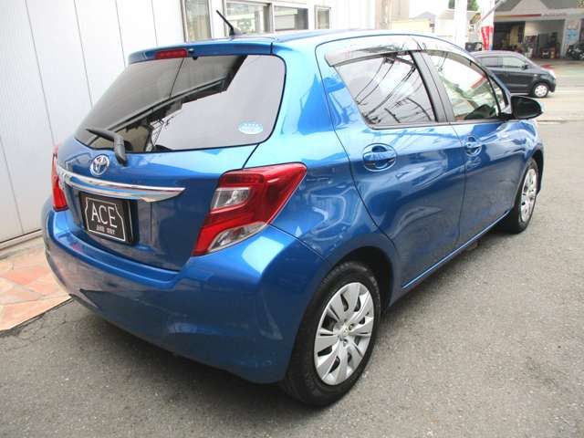 TOYOTA VITZ 2015