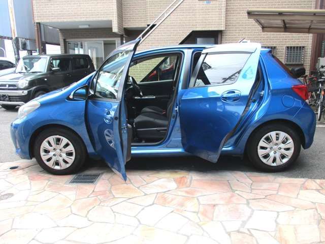 TOYOTA VITZ 2015