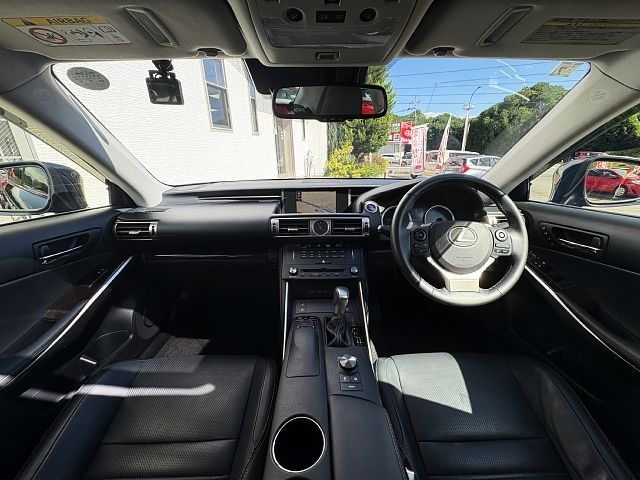 TOYOTA LEXUS IS300h 2014