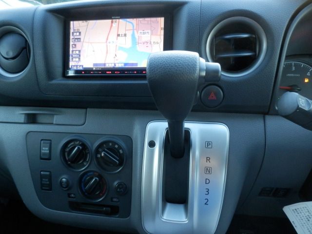 NISSAN NV350 CARAVAN 4WD 2014