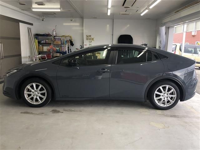 TOYOTA PRIUS 4WD 2023