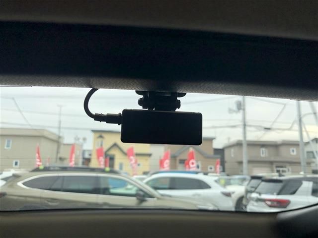 TOYOTA PRIUS 4WD 2023