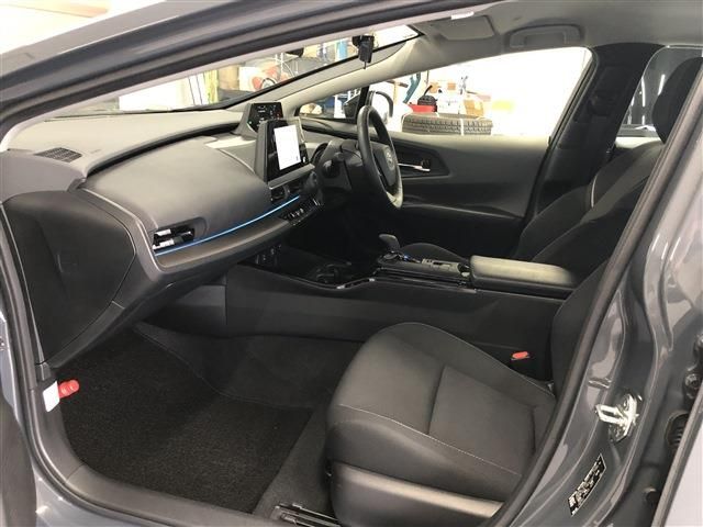 TOYOTA PRIUS 4WD 2023