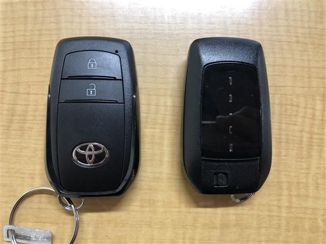 TOYOTA PRIUS 4WD 2023