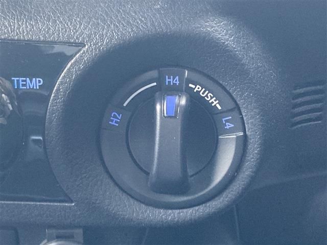 TOYOTA HILUX 4WD 2021