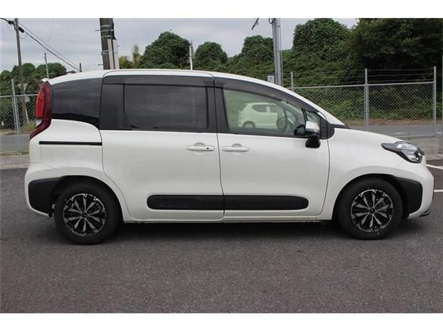 TOYOTA SIENTA 2023