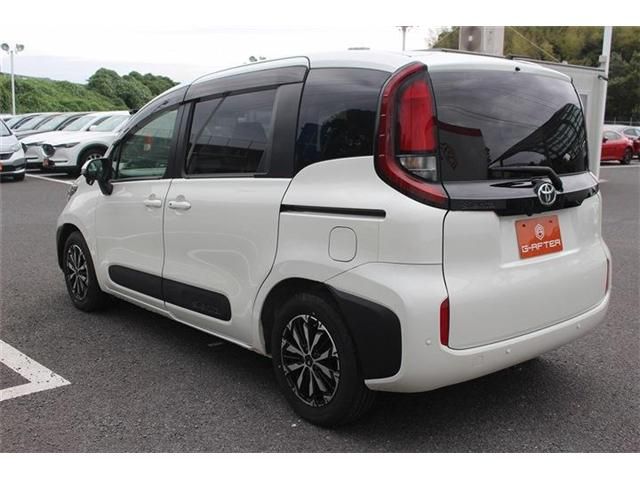 TOYOTA SIENTA 2023