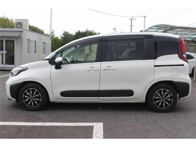 TOYOTA SIENTA 2023