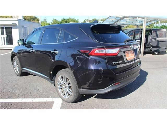 TOYOTA HARRIER 2WD 2017