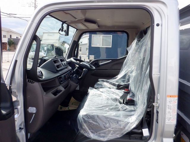 MITSUBISHI CANTER 2025