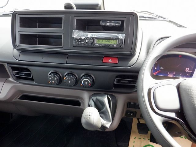 MITSUBISHI CANTER 2025