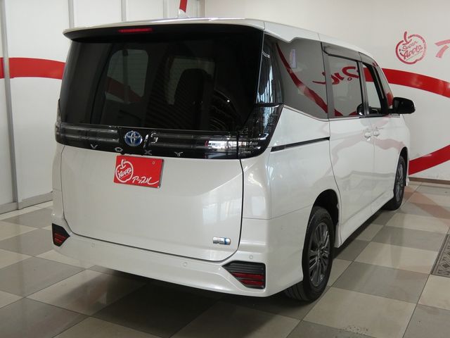 TOYOTA VOXY HYBRID 4WD 2024