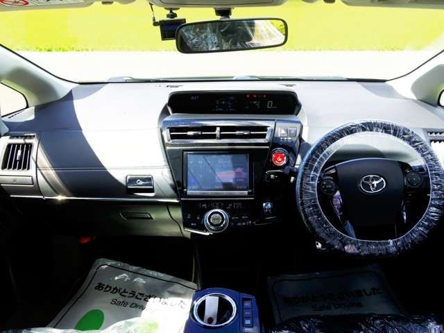 TOYOTA PRIUS Alpha 2015