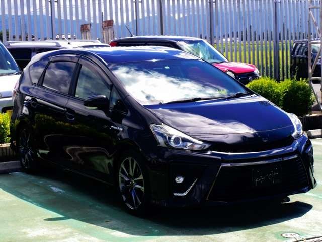 TOYOTA PRIUS Alpha 2015