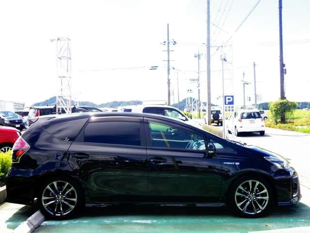 TOYOTA PRIUS Alpha 2015