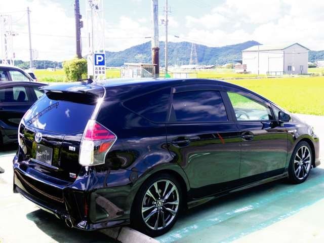 TOYOTA PRIUS Alpha 2015