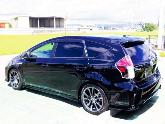 TOYOTA PRIUS Alpha 2015