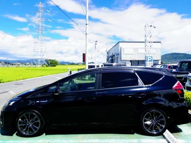 TOYOTA PRIUS Alpha 2015