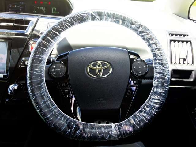 TOYOTA PRIUS Alpha 2015