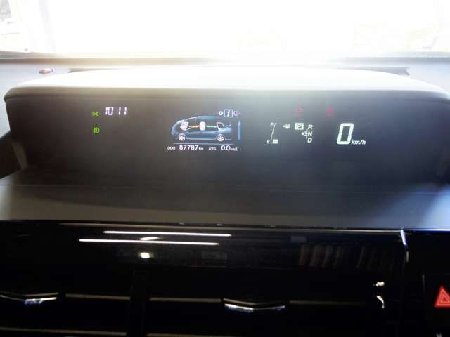 TOYOTA PRIUS Alpha 2015