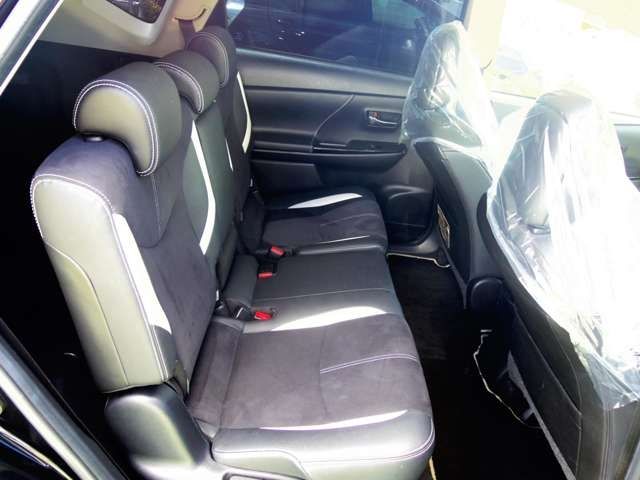 TOYOTA PRIUS Alpha 2015