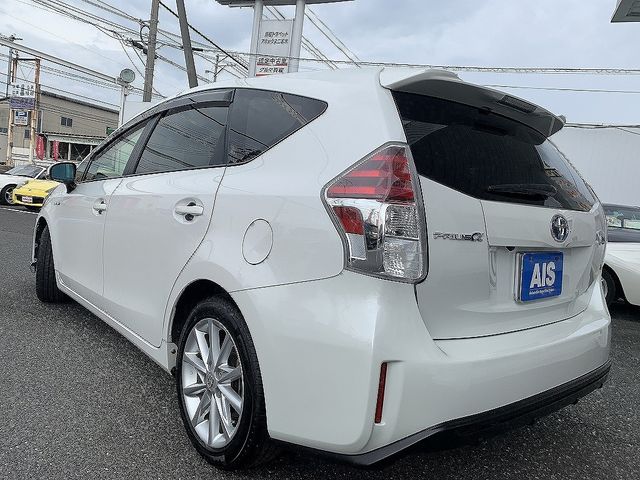 TOYOTA PRIUS Alpha 2014
