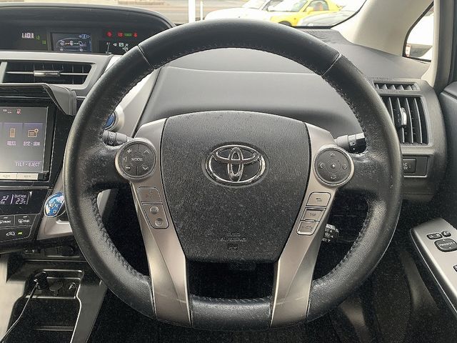 TOYOTA PRIUS Alpha 2014