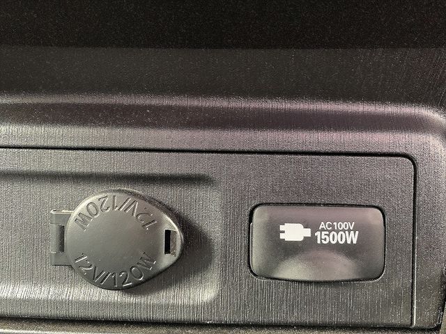 TOYOTA PRIUS Alpha 2014