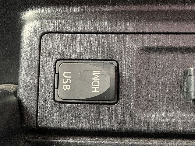 TOYOTA PRIUS Alpha 2014