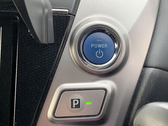 TOYOTA PRIUS Alpha 2014