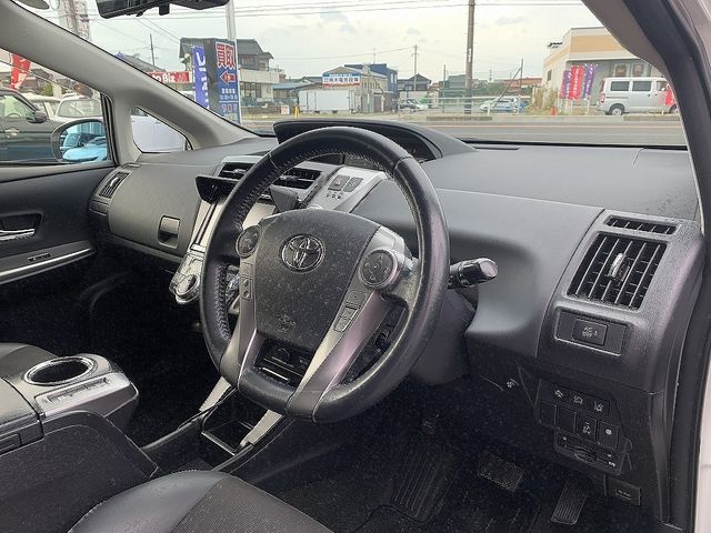 TOYOTA PRIUS Alpha 2014