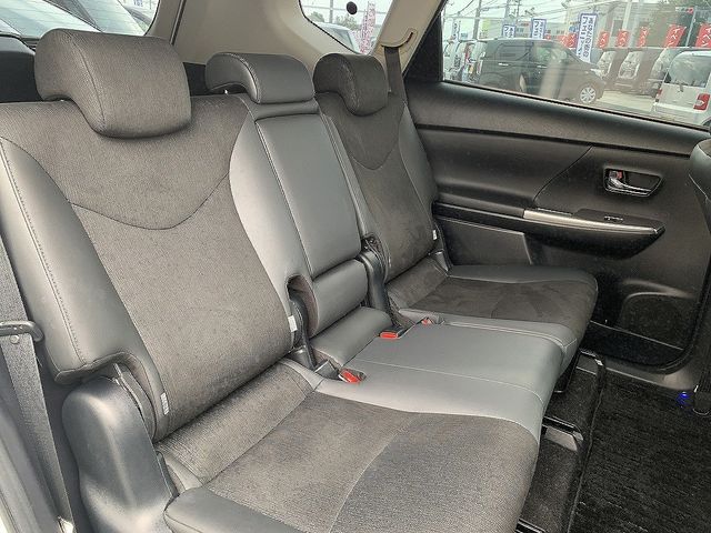 TOYOTA PRIUS Alpha 2014