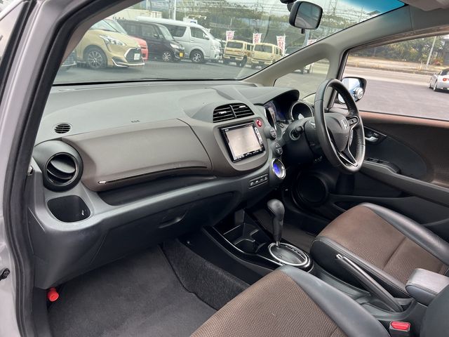 HONDA FIT SHUTTLE HYBRID 2013