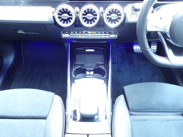 MERCEDES BENZ MERCEDES BENZ GLB 2023