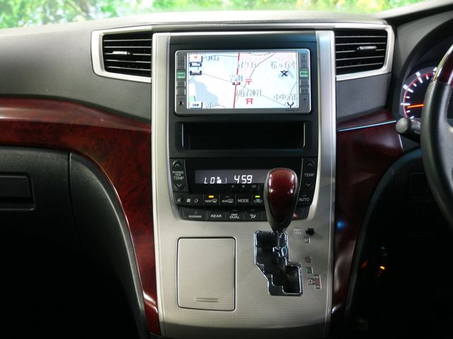TOYOTA ALPHARD 2008