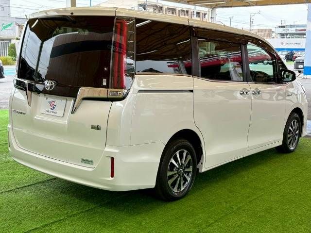 TOYOTA ESQUIRE HYBRID 2017