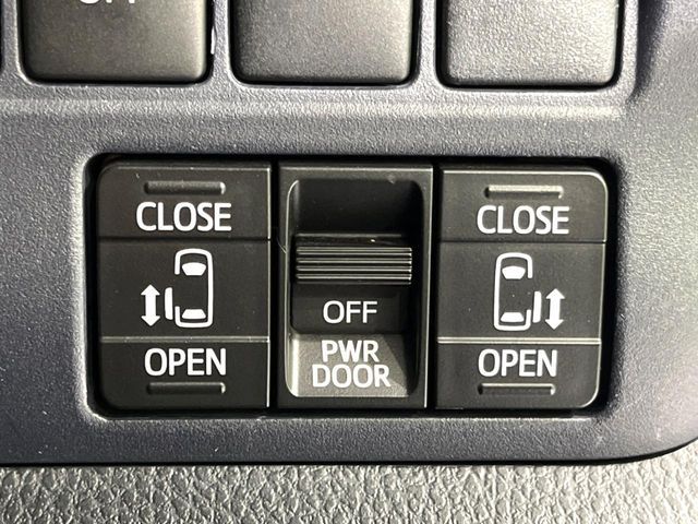 TOYOTA VOXY 4WD 2014