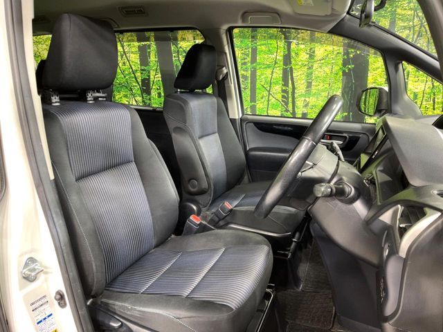 TOYOTA VOXY 4WD 2014