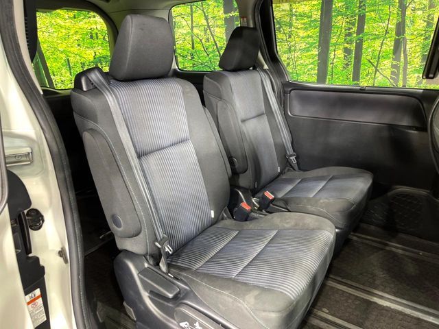 TOYOTA VOXY 4WD 2014