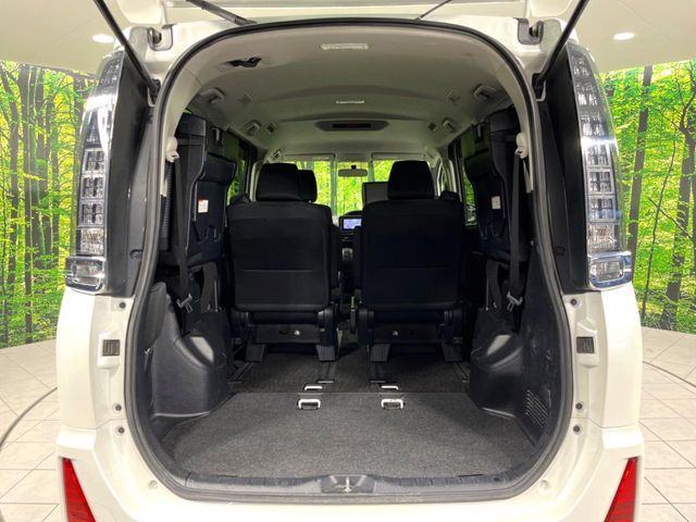 TOYOTA VOXY 4WD 2014