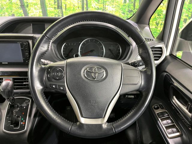 TOYOTA VOXY 4WD 2014