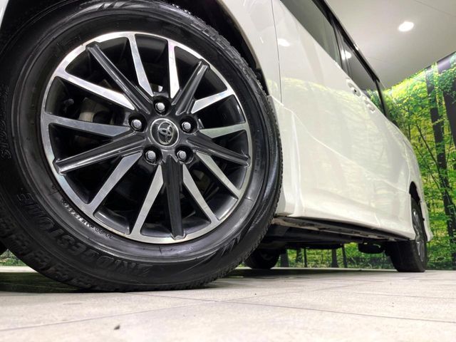 TOYOTA VOXY 4WD 2014